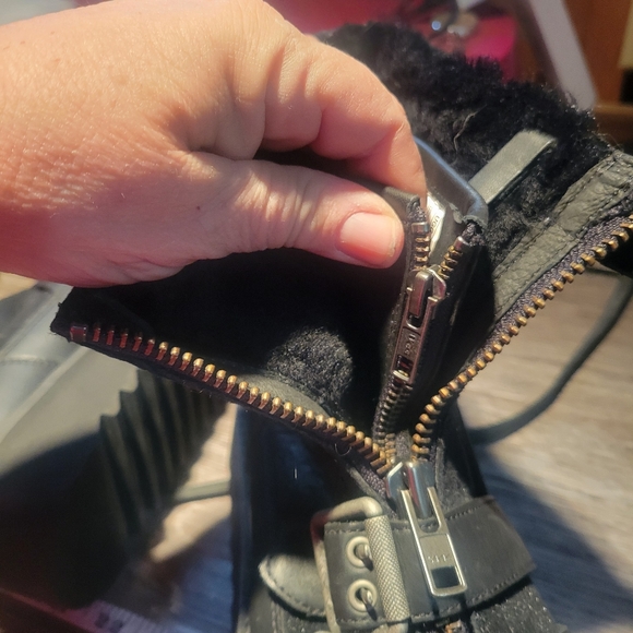 UGG Women’s Moto Punk Mini Boots Size 7 - Picture 5 of 9